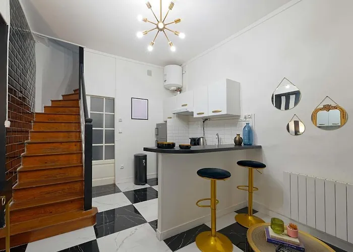 Fabulous Two Floor In 9th Apartment *