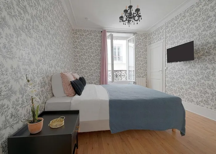 Fabulous Two Floor In 9th Apartment *