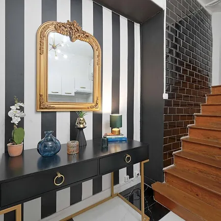 Fabulous Two Floor In 9th